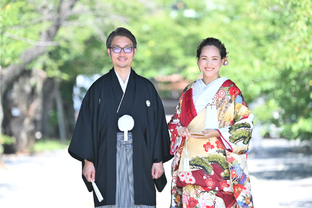 A couple walking in kimono at Mishima Grand Shrine