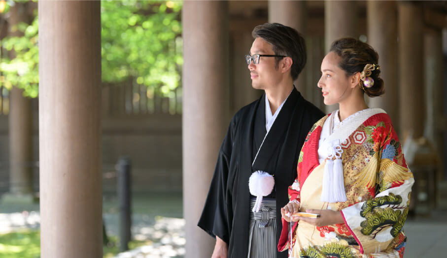 Taking photos in the majestic atmosphere of Mishima Grand Shrine